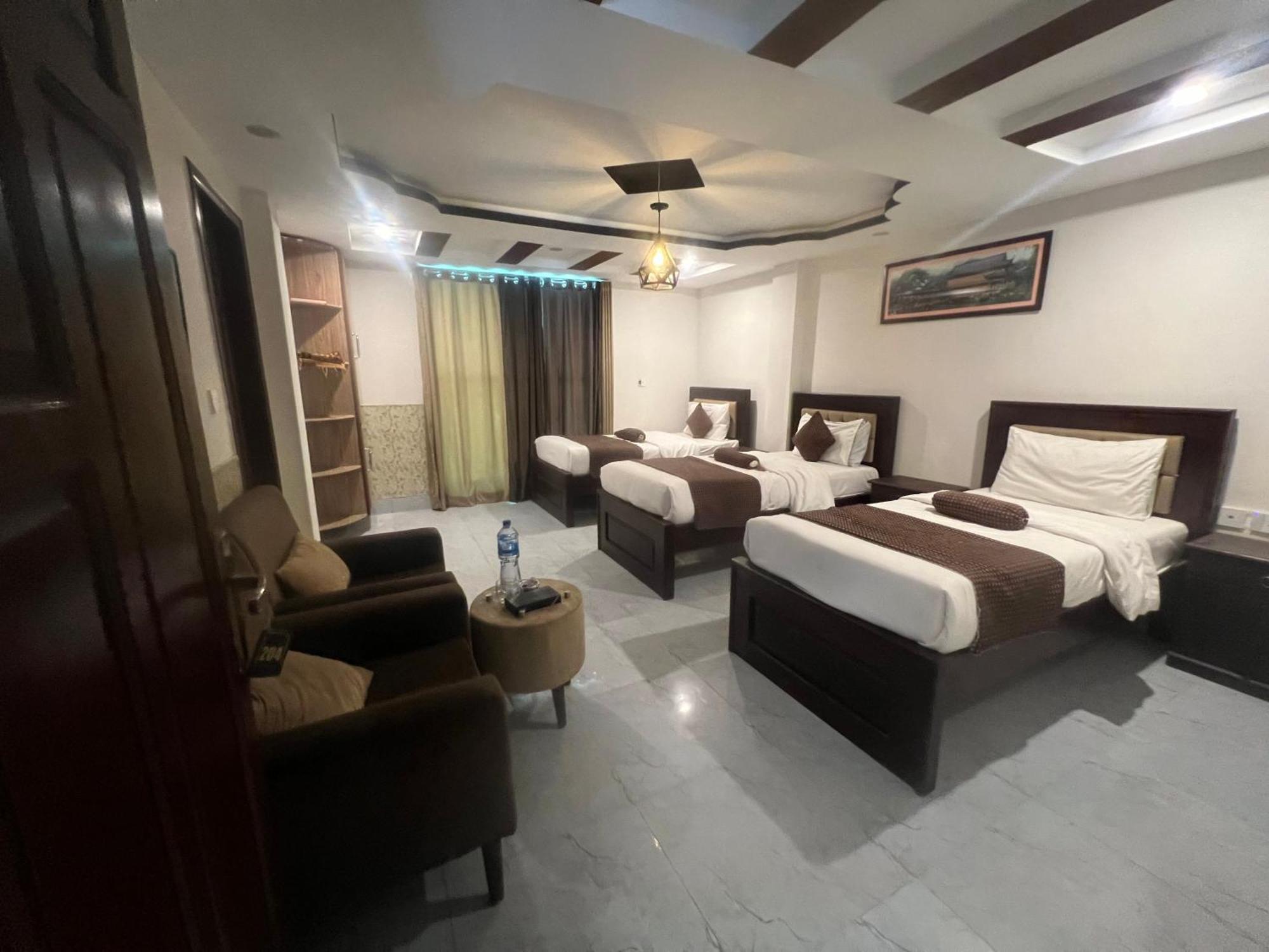Hotel Birmingham Palace Kalam By Khan Familia Exterior foto
