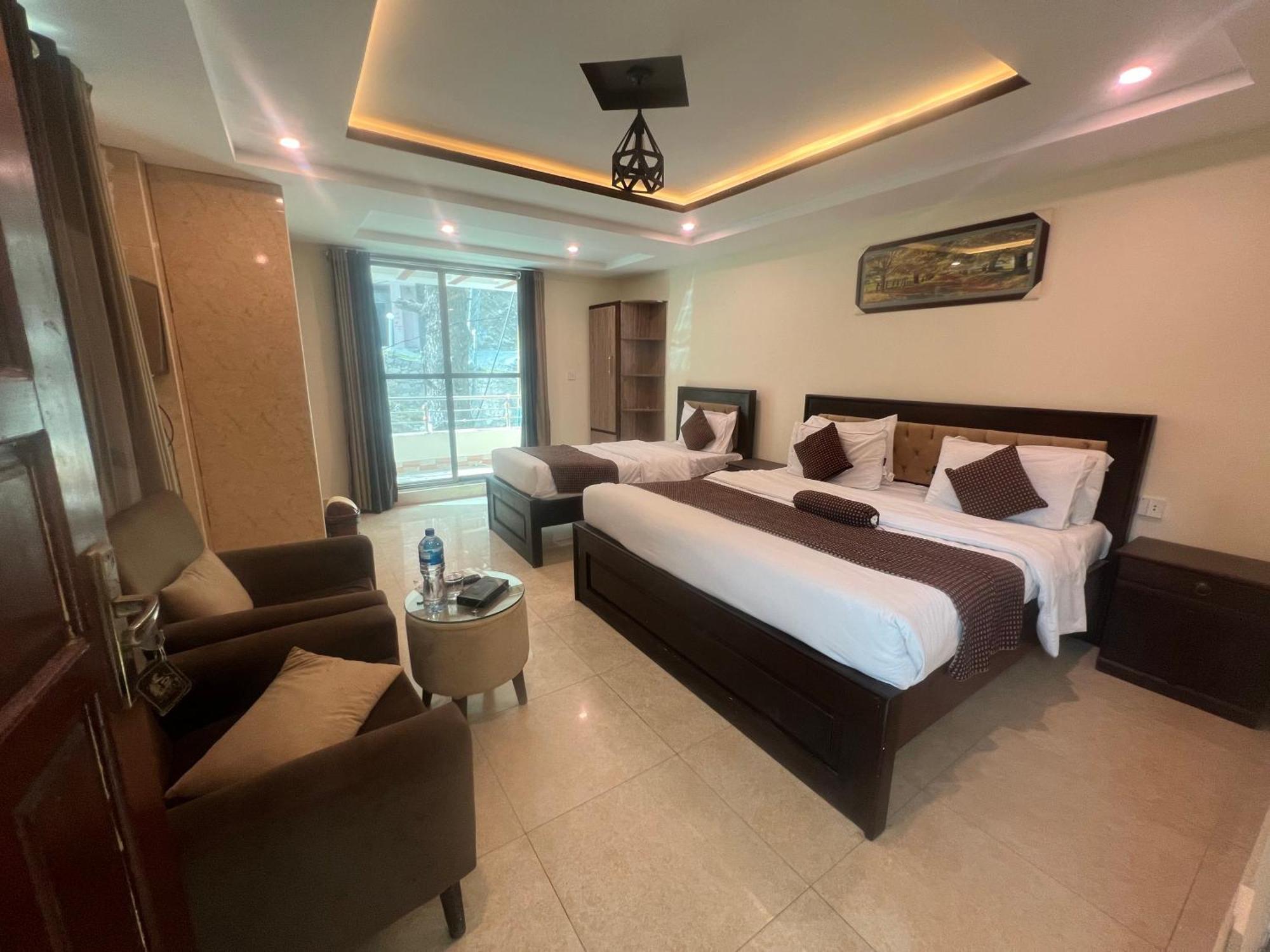 Hotel Birmingham Palace Kalam By Khan Familia Exterior foto